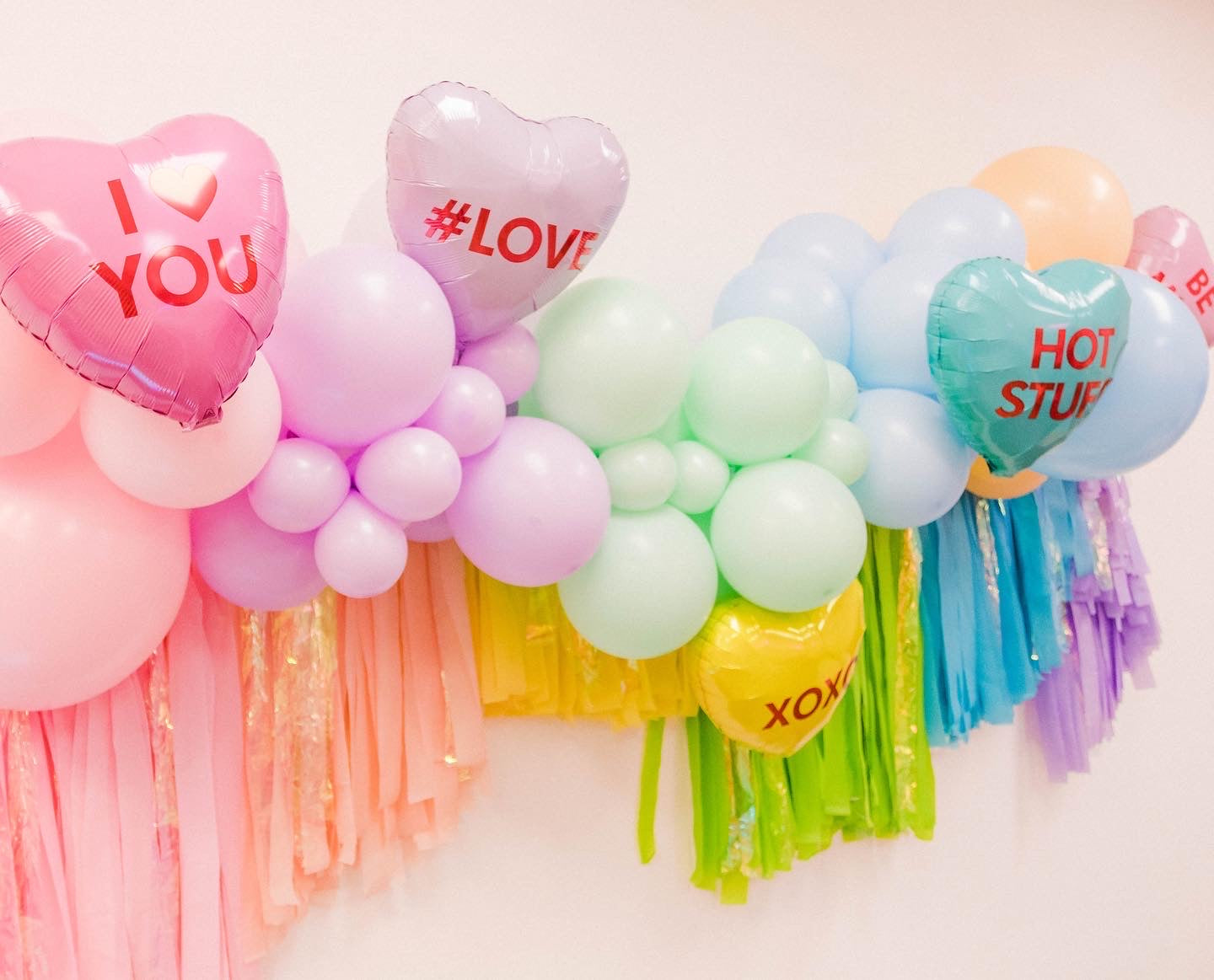 Candy Hearts Grab & Go Balloon Garland